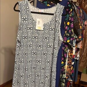 LuLaRoe Dani Black and White Geometric Sleeveless maxi Sheath Dress